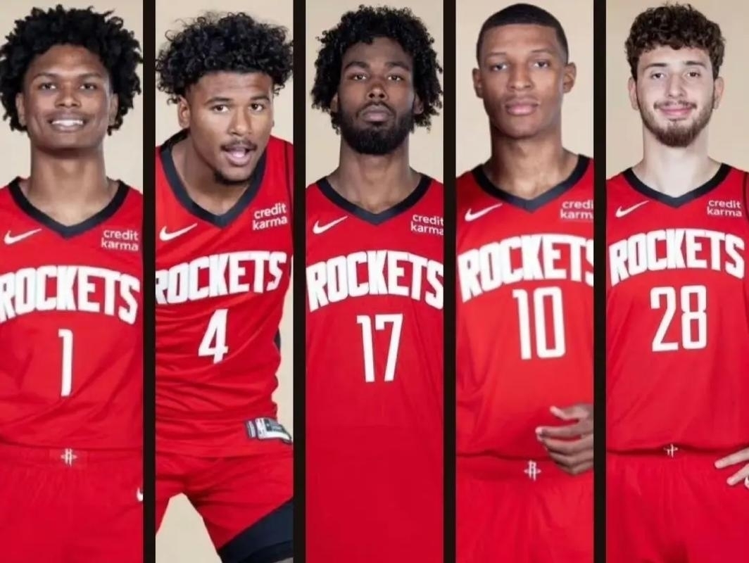 火箭队正在寻找替代中锋解决内线问题英文